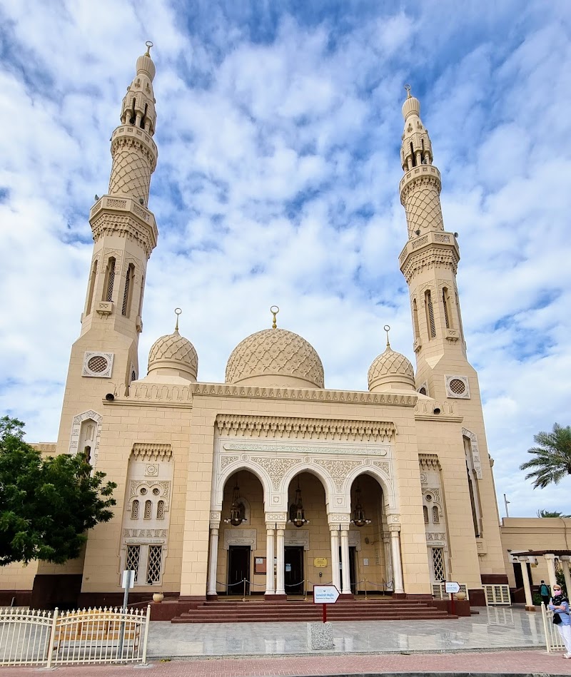 Jumeirah Mosque - Attractions in Jumeirah Beach Road - Jumeirah 1 - Dubai - United Arab Emirates, Dubai | Best of Dubai