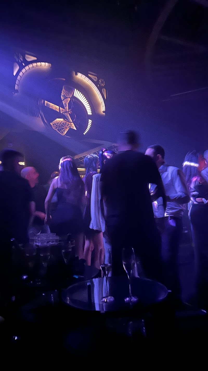 Uptown Bar - Rooftops in Jumeirah Beach Hotel, Dubai | Best of Dubai